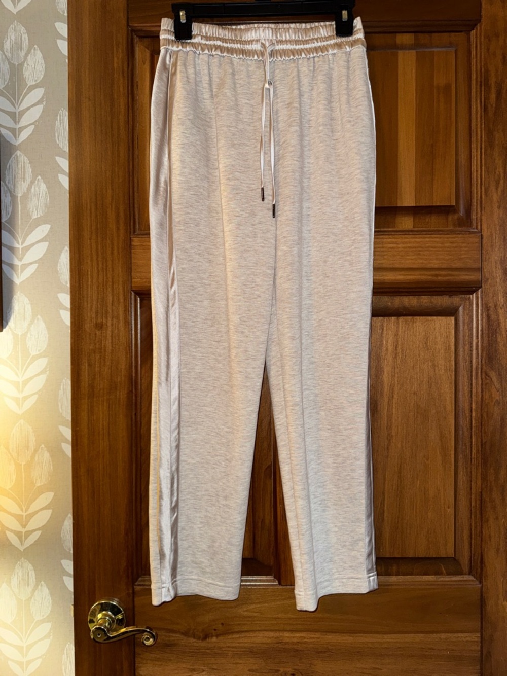 Simply Vera Vera Wang Satin Joggers in Taupe